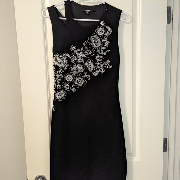 Black dress with embroidery - Picture 1 of 9